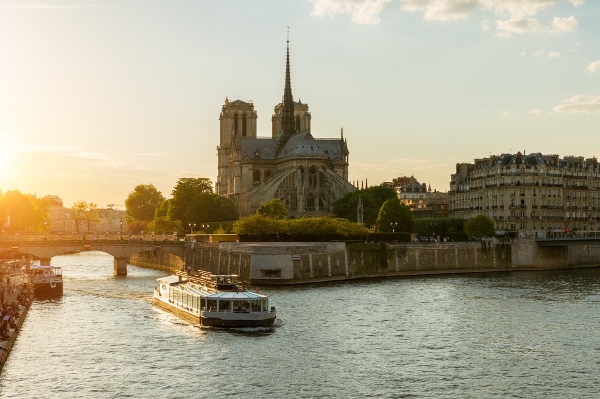Seine boat
